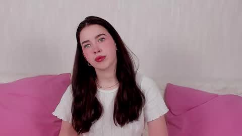 Snapshot of kimberlybond chatting on 12-15-25, 08:35 KimberlyBond online show from 12-15-25, 08:35