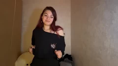 Snapshot of kimbraoehlenschlage chatting on 06-14-26, 07:05 Bella online show from 06-14-26, 07:05