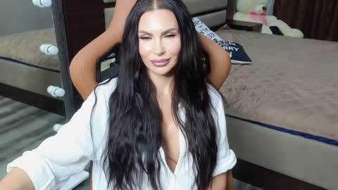 KIm online show from 03-05-25, 03:18