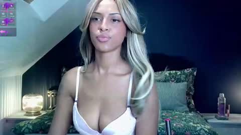 Snapshot of kimihoney_ chatting on 11-19-25, 09:48 Help me reach 100 thumbs up online show from 11-19-25, 09:48