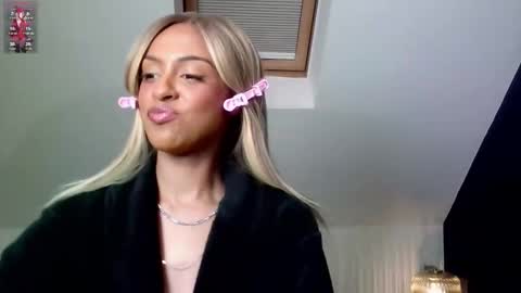 Snapshot of kimihoney_ chatting on 03-04-26, 12:38 Help me reach 100 thumbs up online show from 03-04-26, 12:38