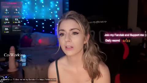Snapshot of kimilee22 chatting on 07-06-26, 07:49 Wolfs Girl online show from 07-06-26, 07:49