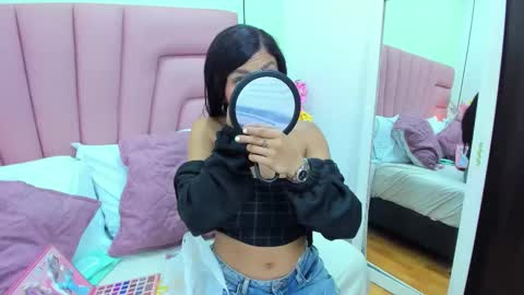 Snapshot of kimluna1 chatting on 12-21-25, 03:13 kimluna1 online show from 12-21-25, 03:13