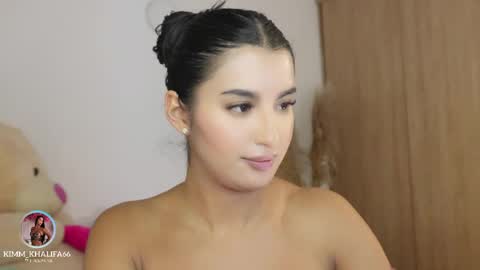 Snapshot of kimm_khalifa chatting on 04-25-26, 01:30 Kim online show from 04-25-26, 01:30