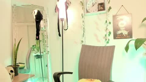 Snapshot of kimmcarter chatting on 02-14-25, 05:09 Kimm online show from 02-14-25, 05:09