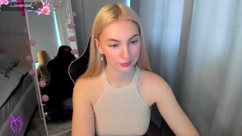 Snapshot of kimmy1_powell chatting on 05-07-26, 03:45 kimmy1_powell online show from 05-07-26, 03:45
