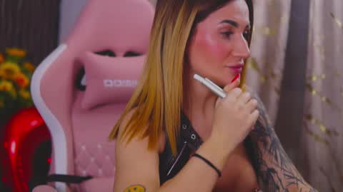 Snapshot of kimskye chatting on 02-14-25, 08:26 KimSkye online show from 02-14-25, 08:26