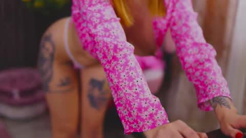 Snapshot of kimskye chatting on 02-22-25, 06:17 KimSkye online show from 02-22-25, 06:17