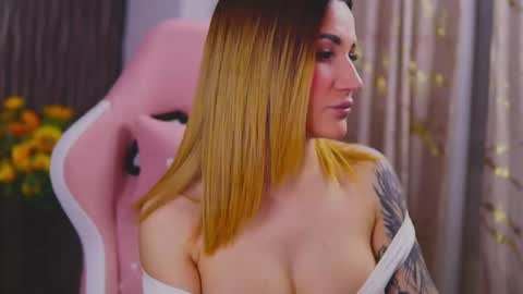 Snapshot of kimskye chatting on 02-22-25, 11:35 KimSkye online show from 02-22-25, 11:35