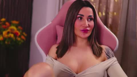 Snapshot of kimskye chatting on 03-08-25, 11:18 KimSkye online show from 03-08-25, 11:18