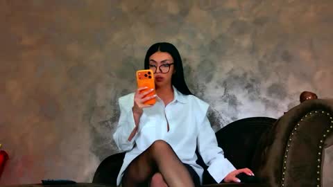 Snapshot of kimwilmes chatting on 05-24-26, 11:37 Kim Wilmes online show from 05-24-26, 11:37
