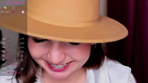 Snapshot of kindhazelhere_ chatting on 02-12-25, 08:40 Hazel online show from 02-12-25, 08:40