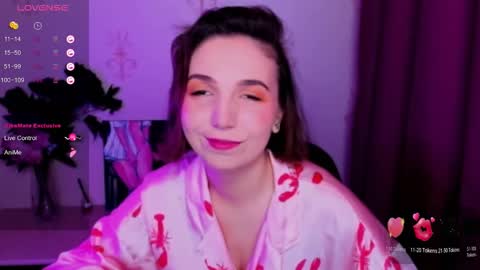 Snapshot of kindhazelhere_ chatting on 10-15-25, 02:17 Hazel online show from 10-15-25, 02:17