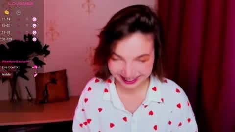 Snapshot of kindhazelhere_ chatting on 10-26-25, 08:20 Hazel online show from 10-26-25, 08:20