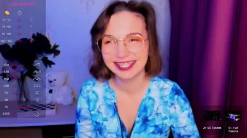 Snapshot of kindhazelhere_ chatting on 12-18-25, 10:43 Hazel online show from 12-18-25, 10:43