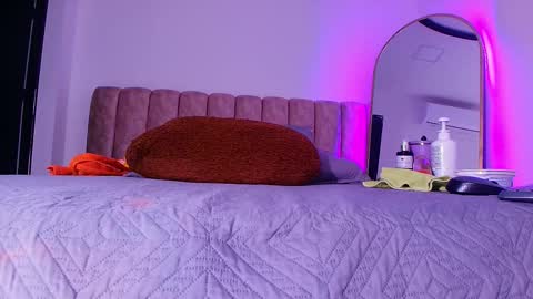 Bella online show from 03-25-26, 03:01