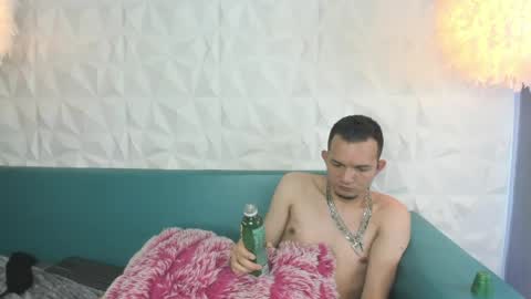 Snapshot of king_n_kathe_ chatting on 06-03-26, 02:33 King Kathe online show from 06-03-26, 02:33