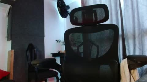 Snapshot of kingcat420 chatting on 05-05-26, 05:32 Jake online show from 05-05-26, 05:32