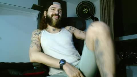 Snapshot of kingcat420 chatting on 05-08-26, 02:50 Jake online show from 05-08-26, 02:50