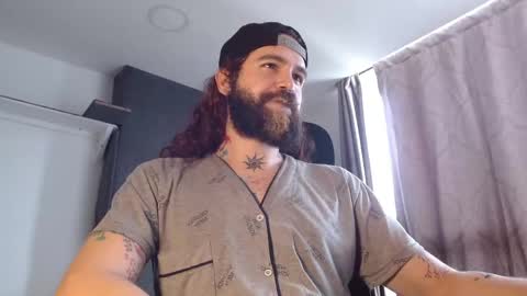 Snapshot of kingcat420 chatting on 05-11-26, 09:23 Jake online show from 05-11-26, 09:23