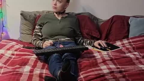 Scarred Thighs online show from 12-17-25, 12:16