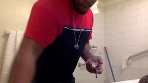 Snapshot of kinglibra420 chatting on 12-18-25, 09:37 loyal fuck online show from 12-18-25, 09:37