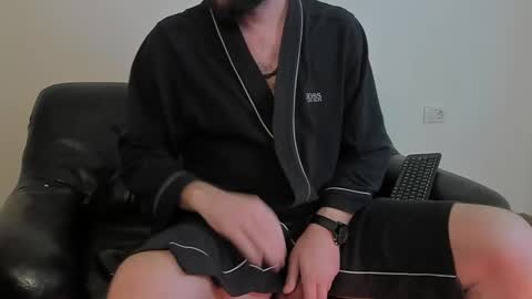 Snapshot of kingmallcom chatting on 01-06-25, 02:14 The King online show from 01-06-25, 02:14