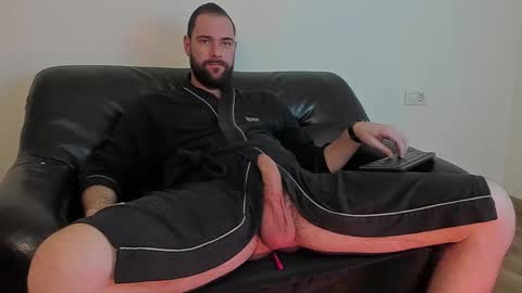 Snapshot of kingmallcom chatting on 01-25-25, 12:16 The King online show from 01-25-25, 12:16