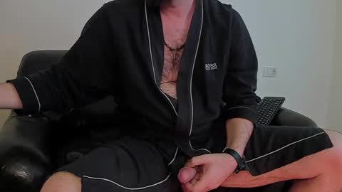 Snapshot of kingmallcom chatting on 02-10-25, 05:41 The King online show from 02-10-25, 05:41