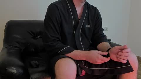 Snapshot of kingmallcom chatting on 02-19-25, 01:50 The King online show from 02-19-25, 01:50