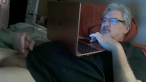 Snapshot of kingtongue10 chatting on 01-19-25, 01:01 kingtongue10 online show from 01-19-25, 01:01