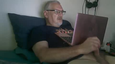 Snapshot of kingtongue10 chatting on 09-11-25, 05:13 kingtongue10 online show from 09-11-25, 05:13