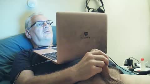 Snapshot of kingtongue10 chatting on 10-11-25, 10:36 kingtongue10 online show from 10-11-25, 10:36