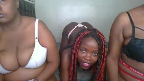 kinky_aria online show from 09-30-25, 06:02