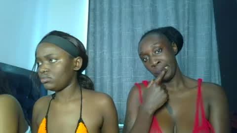 Snapshot of kinky_leila chatting on 06-17-26, 11:23 kinky_leila online show from 06-17-26, 11:23