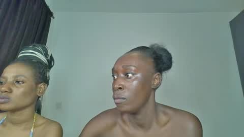 Snapshot of kinky_leila chatting on 06-28-26, 05:13 kinky_leila online show from 06-28-26, 05:13