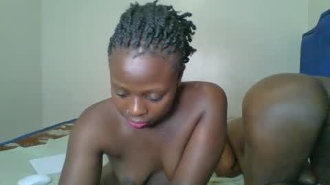 Snapshot of kinky_roey chatting on 03-10-25, 05:00 kinky_roey online show from 03-10-25, 05:00