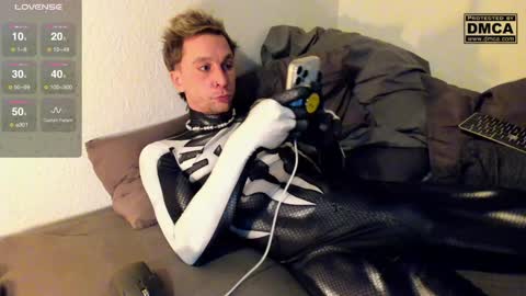 Snapshot of kinky_spidey chatting on 12-15-24, 08:25 kinky_spidey online show from 12-15-24, 08:25