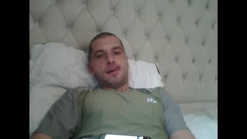 Snapshot of kinkycouple147 chatting on 04-28-26, 04:23 kinkycouple147 online show from 04-28-26, 04:23