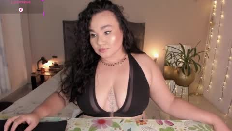 Snapshot of kinkyelise chatting on 04-29-26, 06:17 Jenny online show from 04-29-26, 06:17