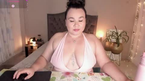 Snapshot of kinkyelise chatting on 05-16-26, 07:05 Jenny online show from 05-16-26, 07:05