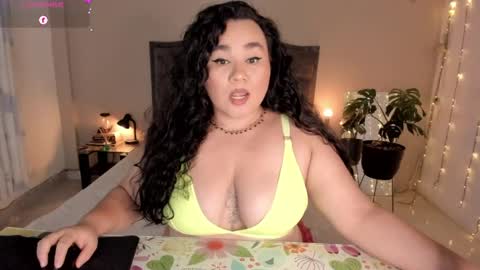 Snapshot of kinkyelise chatting on 06-08-26, 04:02 Jenny online show from 06-08-26, 04:02