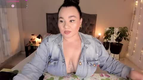 Snapshot of kinkyelise chatting on 06-09-26, 05:30 Jenny online show from 06-09-26, 05:30
