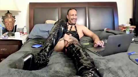 Snapshot of kinkyguy323232 chatting on 05-01-26, 01:54 Kinkyguy323232 online show from 05-01-26, 01:54
