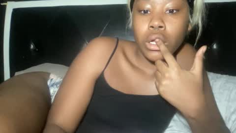 Bunniii online show from 02-12-25, 07:23