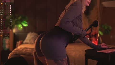 kinkylina_ online show from 12-08-24, 08:41