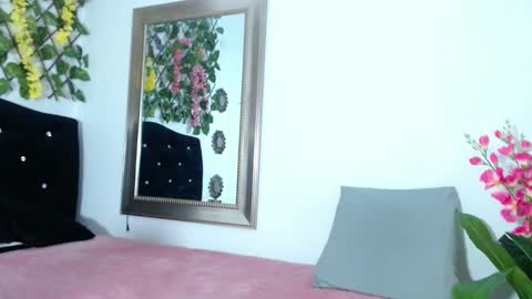 Isabella  online show from 02-24-25, 12:52