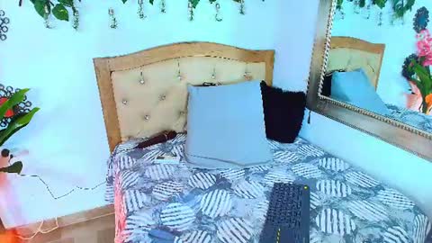 Isabella  online show from 07-14-26, 10:37