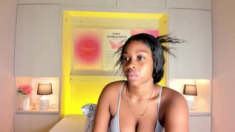 Snapshot of kiomarabaker chatting on 11-19-25, 12:05 M A R A online show from 11-19-25, 12:05