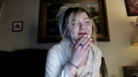 Snapshot of kipsy420 chatting on 12-18-24, 11:34 Kipsy Rose online show from 12-18-24, 11:34